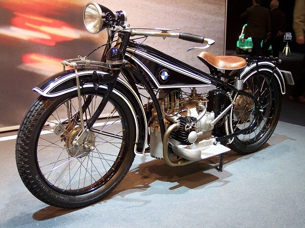 Prima motocicletta BMW R32